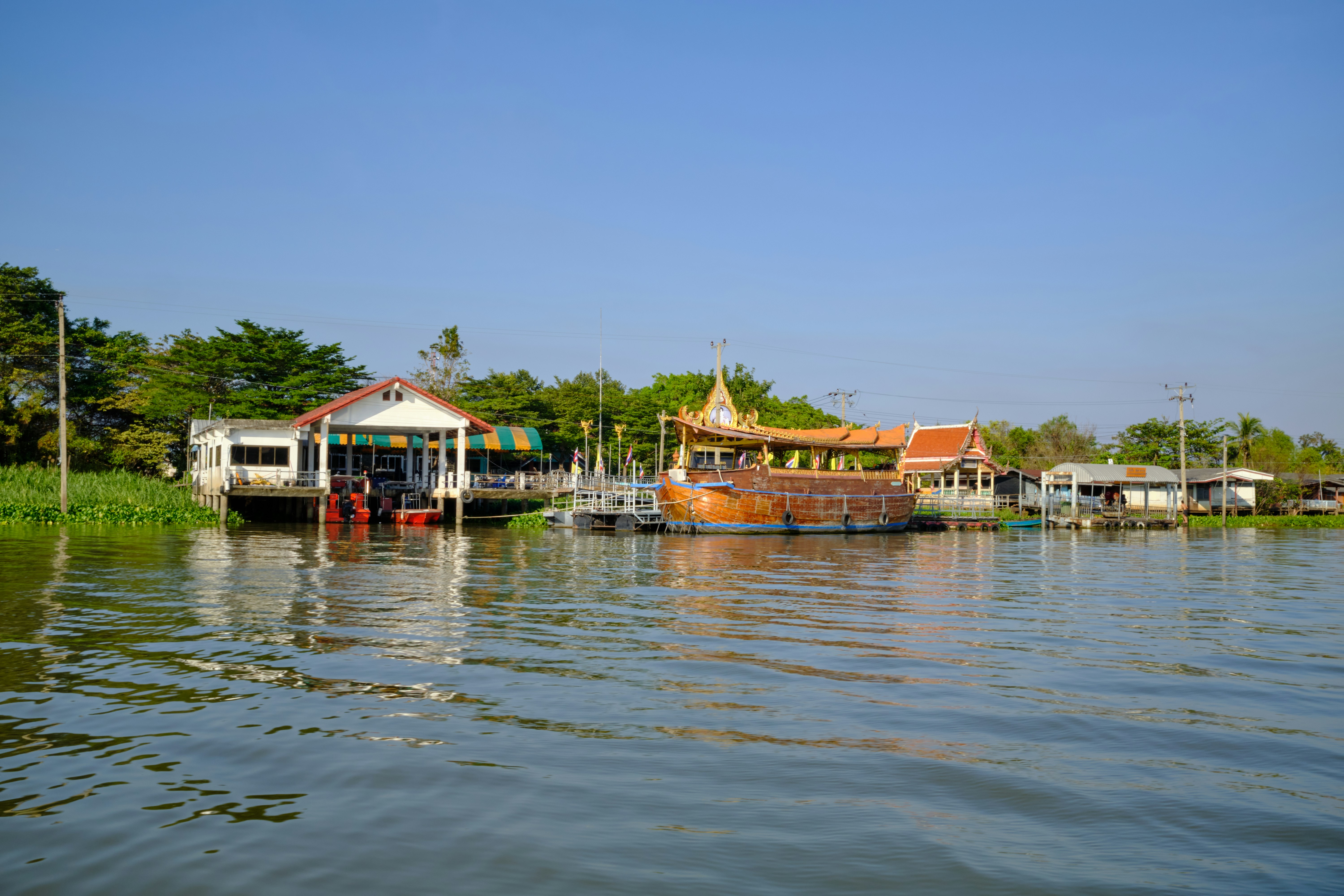 Floating & Railway Market Luxury VIP Tour from Bangkok